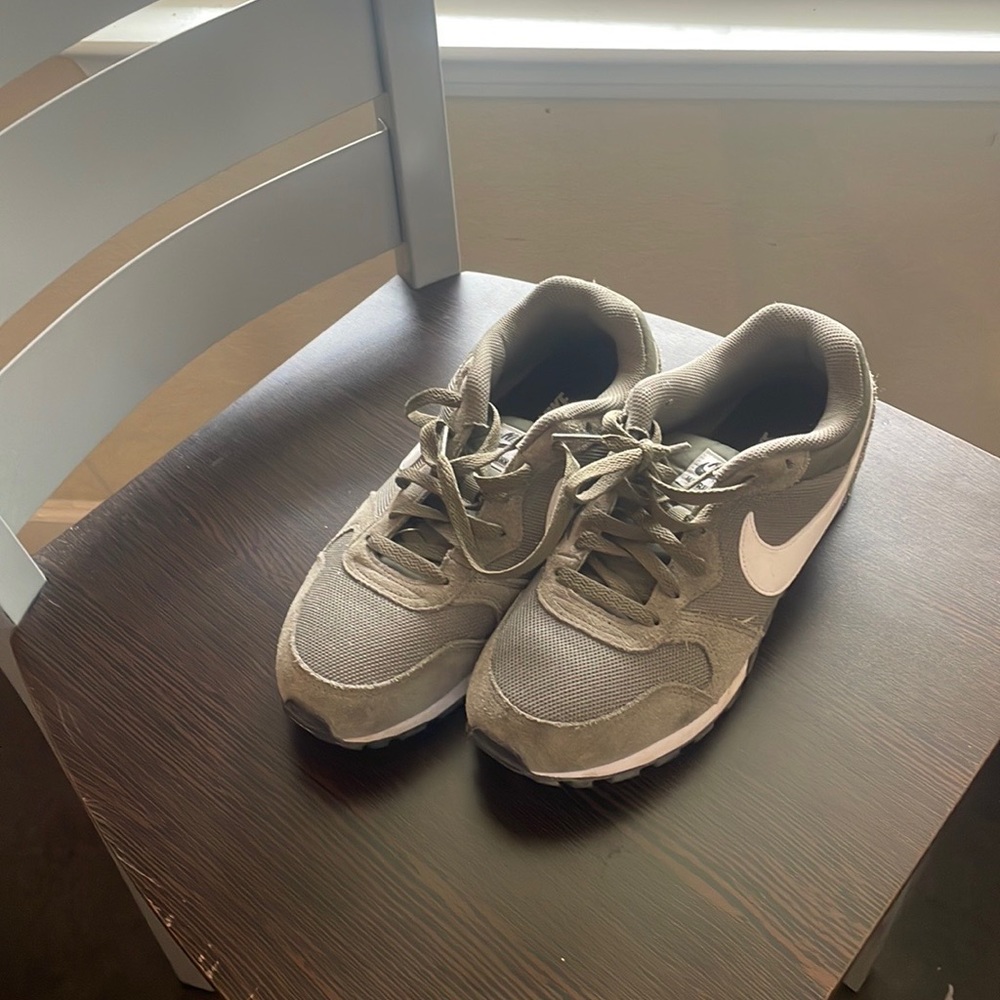 Nike green sneaker